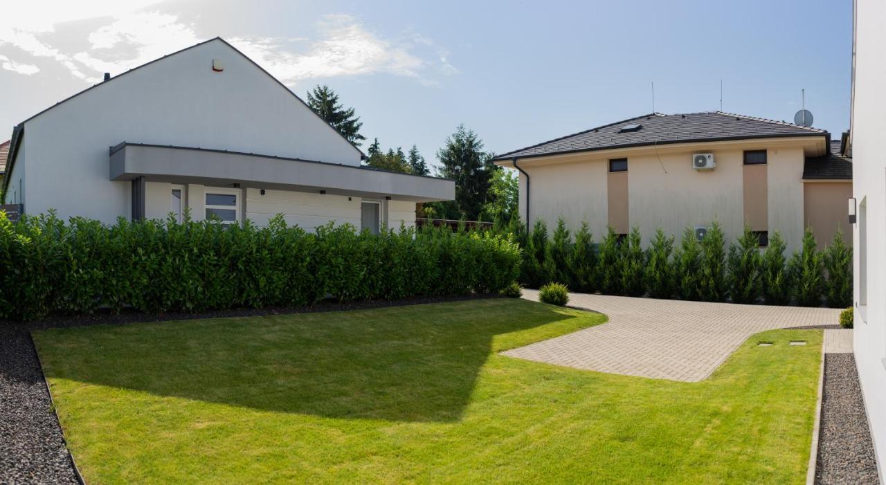 Twins Apartman Heviz Exterior photo
