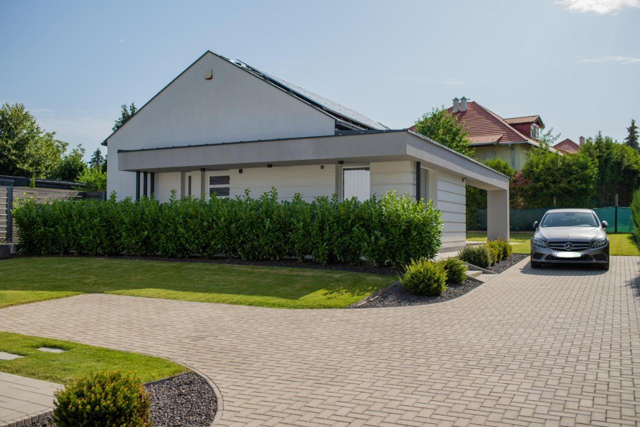 Twins Apartman Heviz Exterior photo